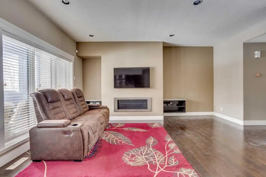 208 Sparrow Hawk Drive Fort Mcmurray AB T9K 0Y8