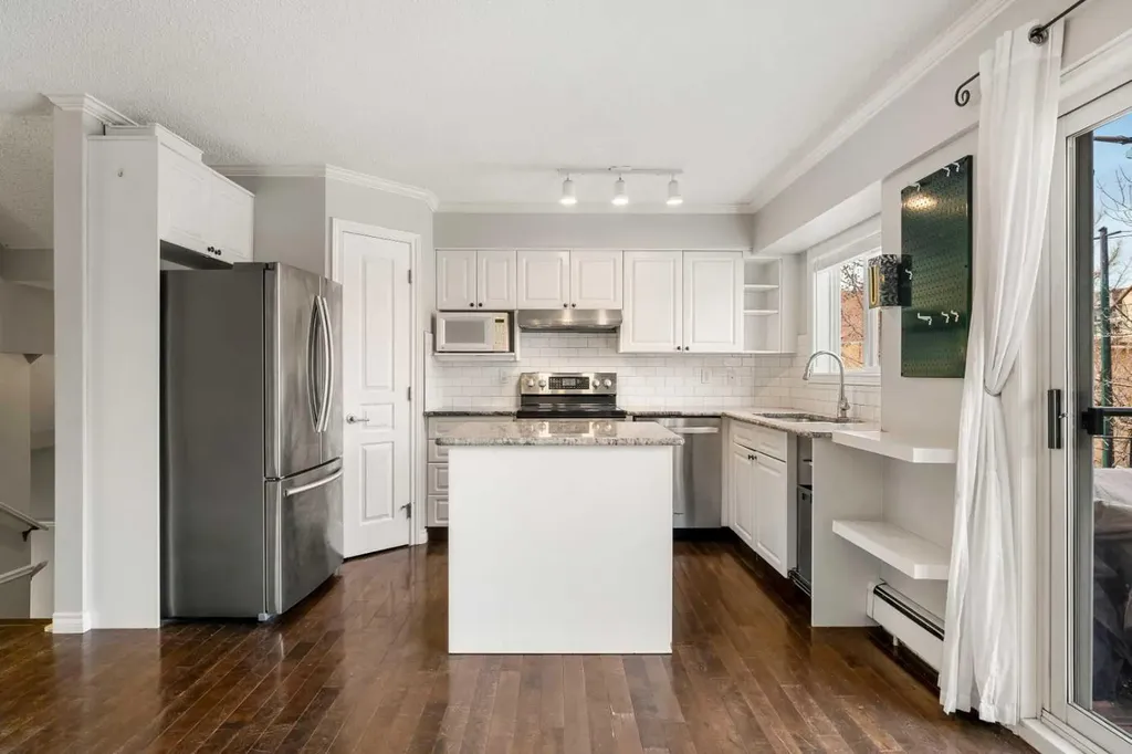 1503 11 Street SW Calgary AB T2R 1R3
