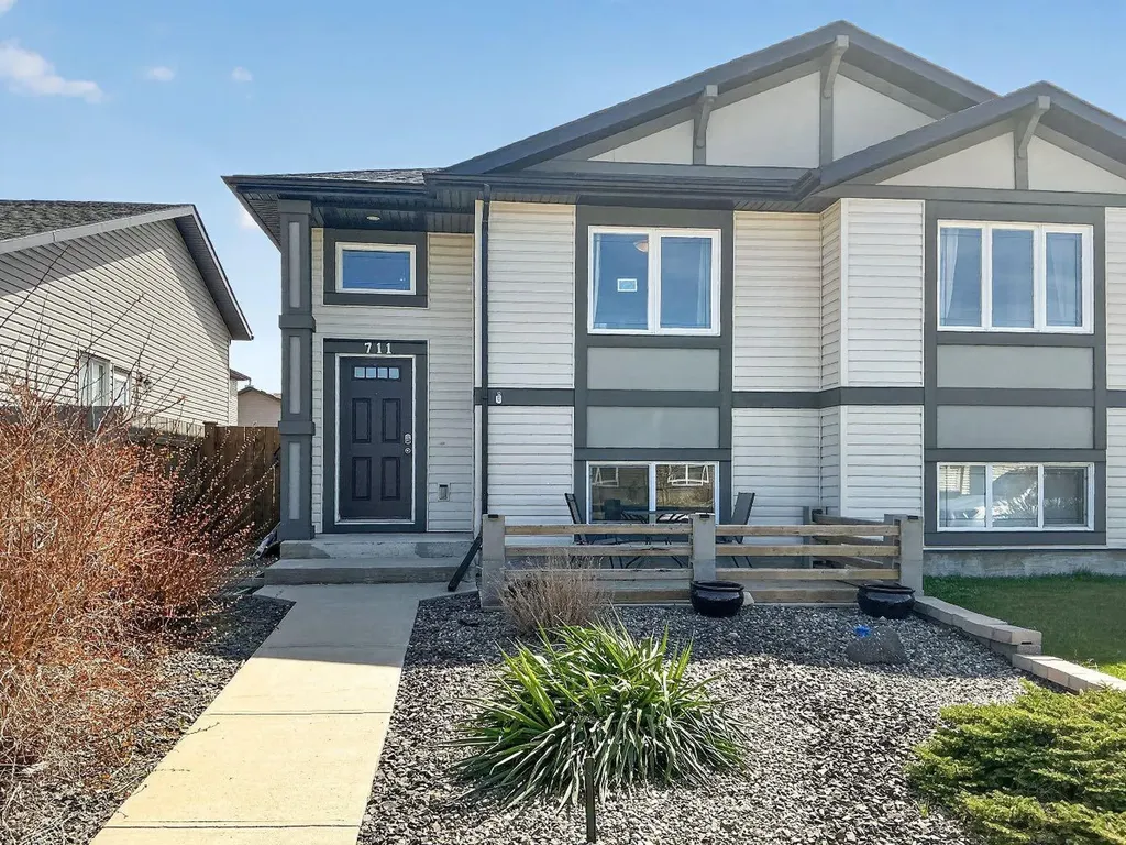 711 Sunset Place Coaldale AB T1M 0C5