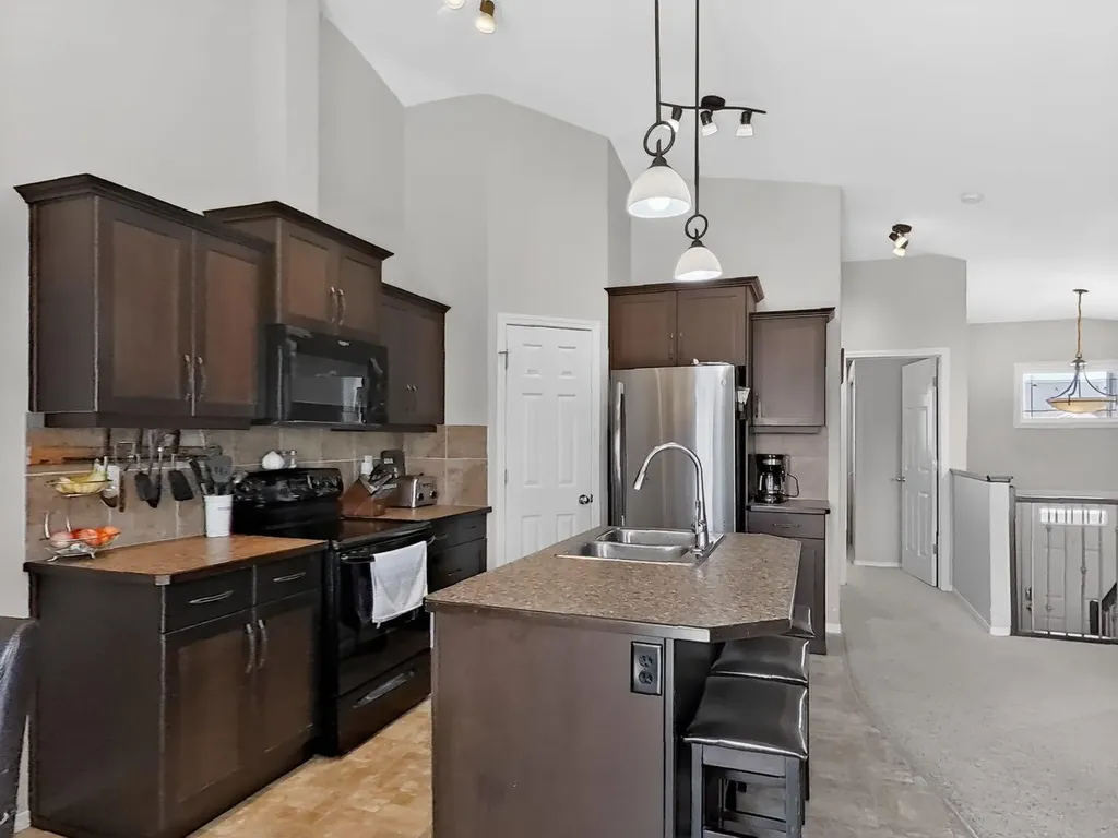 711 Sunset Place Coaldale AB T1M 0C5