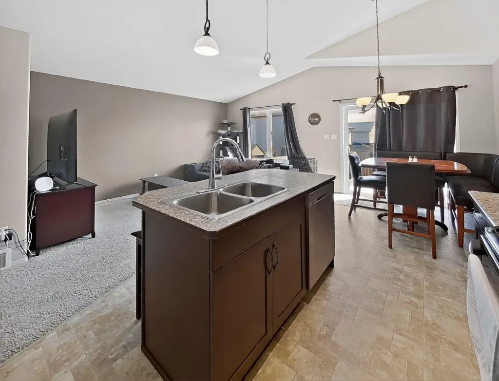 711 Sunset Place Coaldale AB T1M 0C5