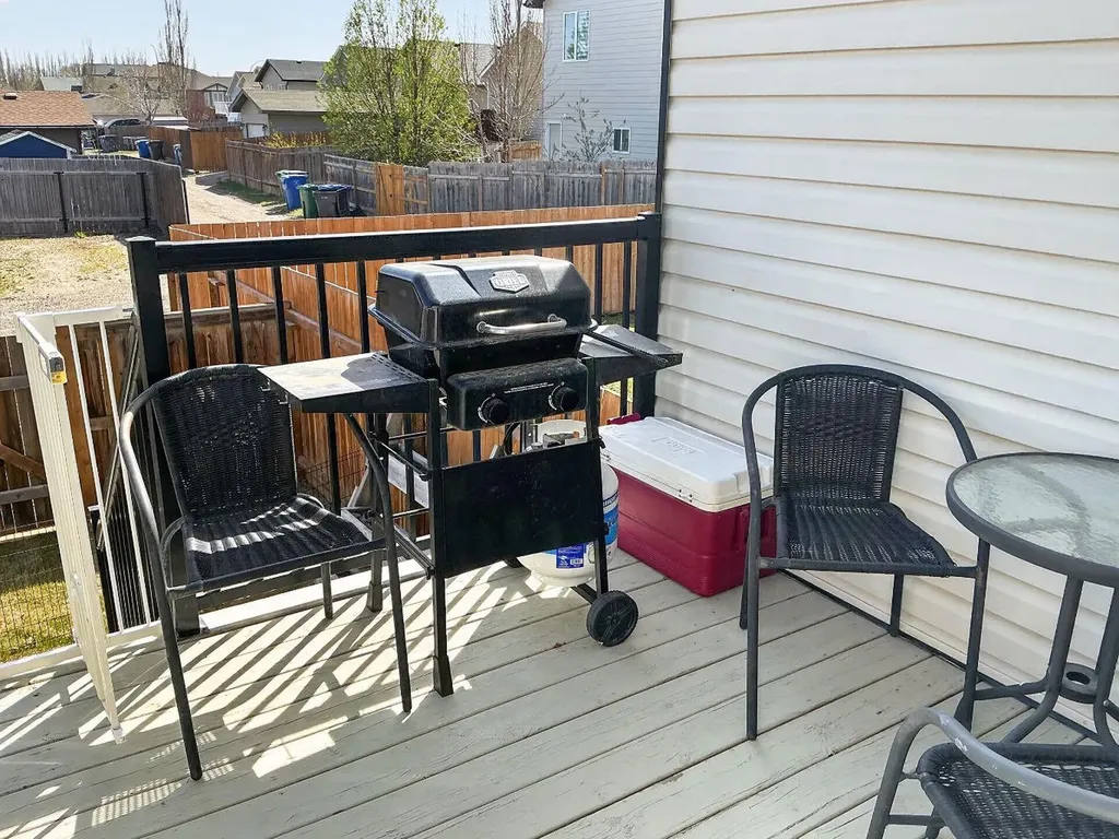 711 Sunset Place Coaldale AB T1M 0C5