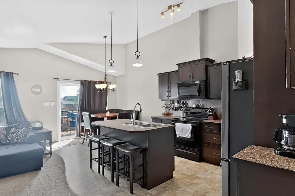 711 Sunset Place Coaldale AB T1M 0C5