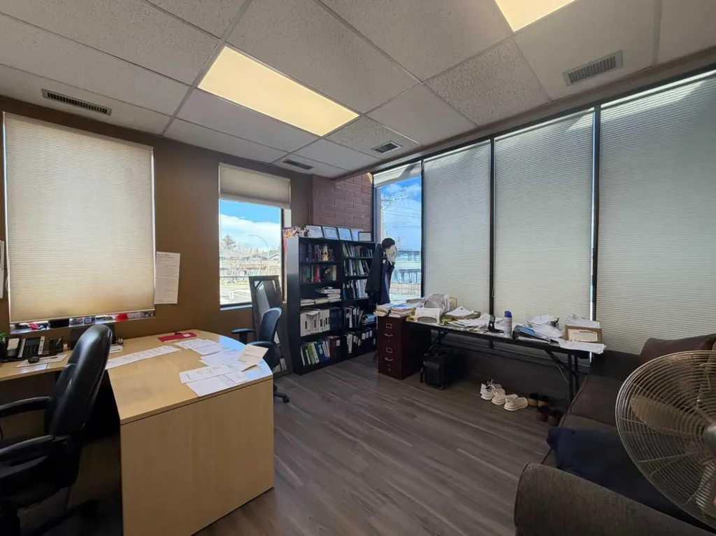 136 17 Avenue NE Calgary AB T2E 1L6
