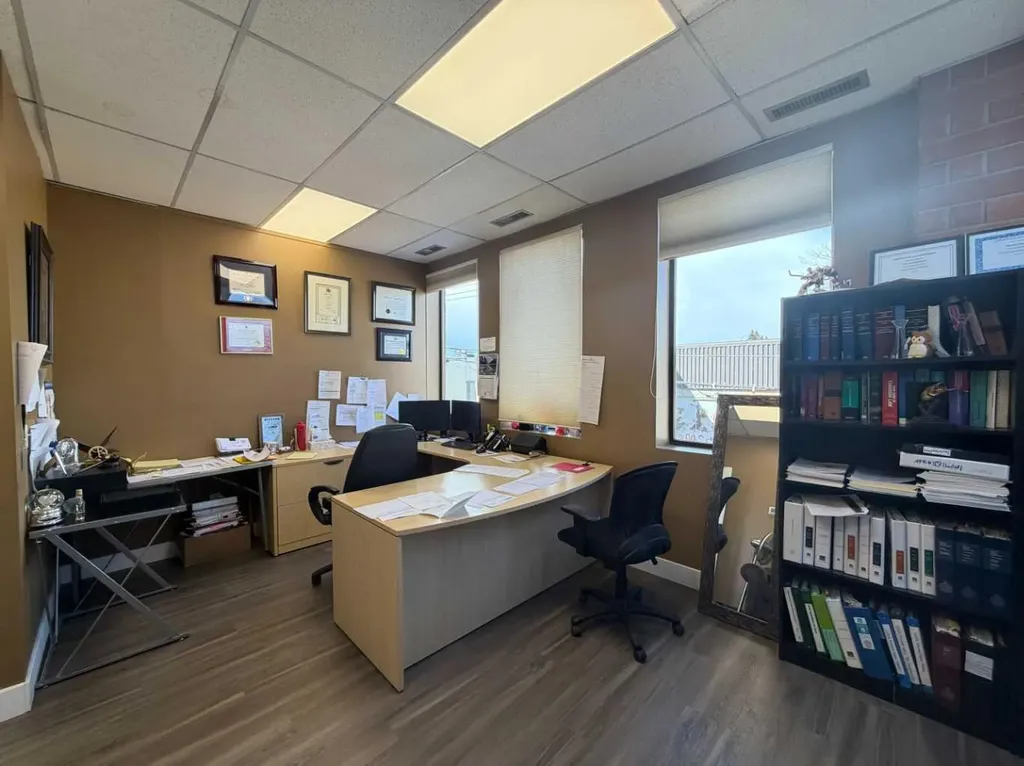 136 17 Avenue NE Calgary AB T2E 1L6