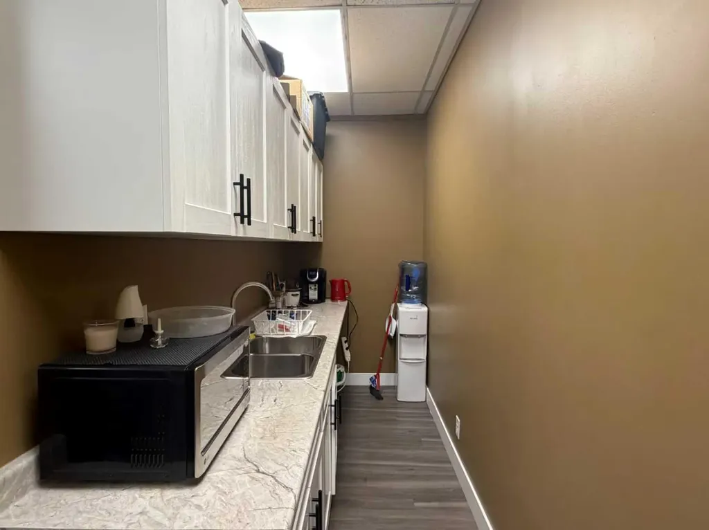 136 17 Avenue NE Calgary AB T2E 1L6