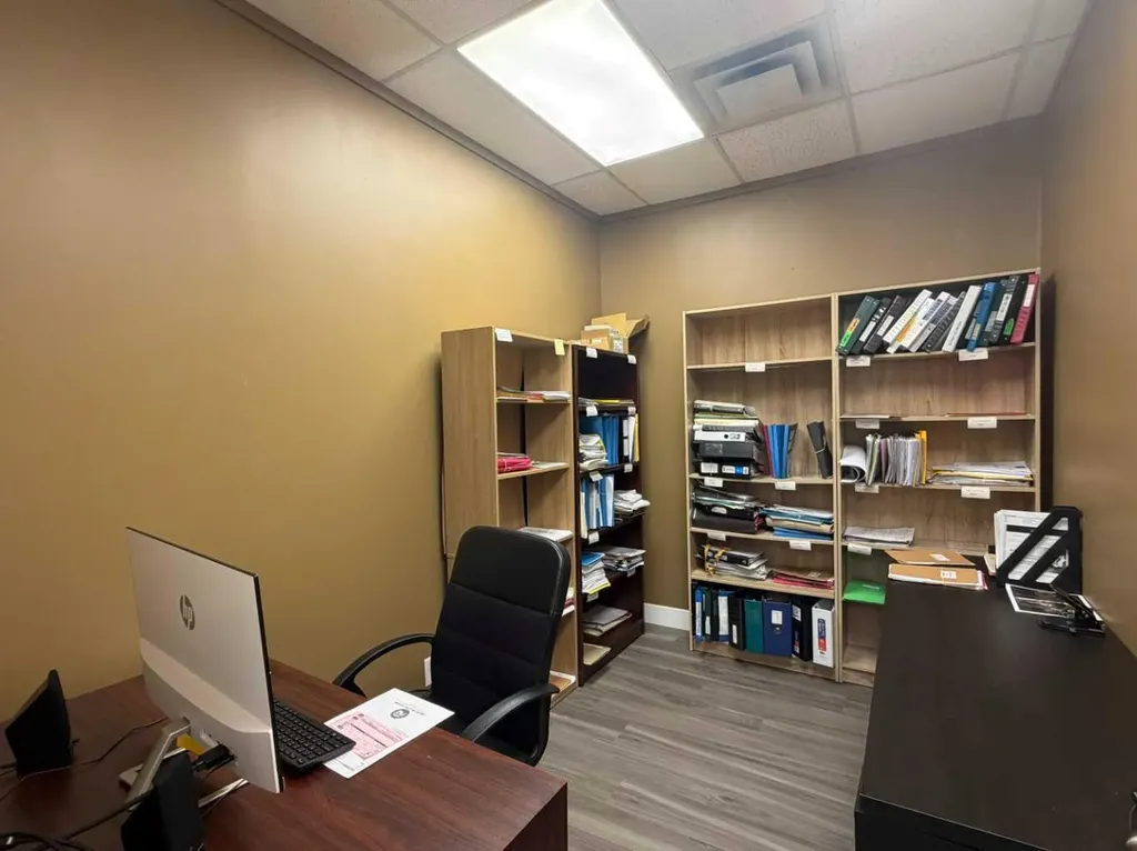 136 17 Avenue NE Calgary AB T2E 1L6