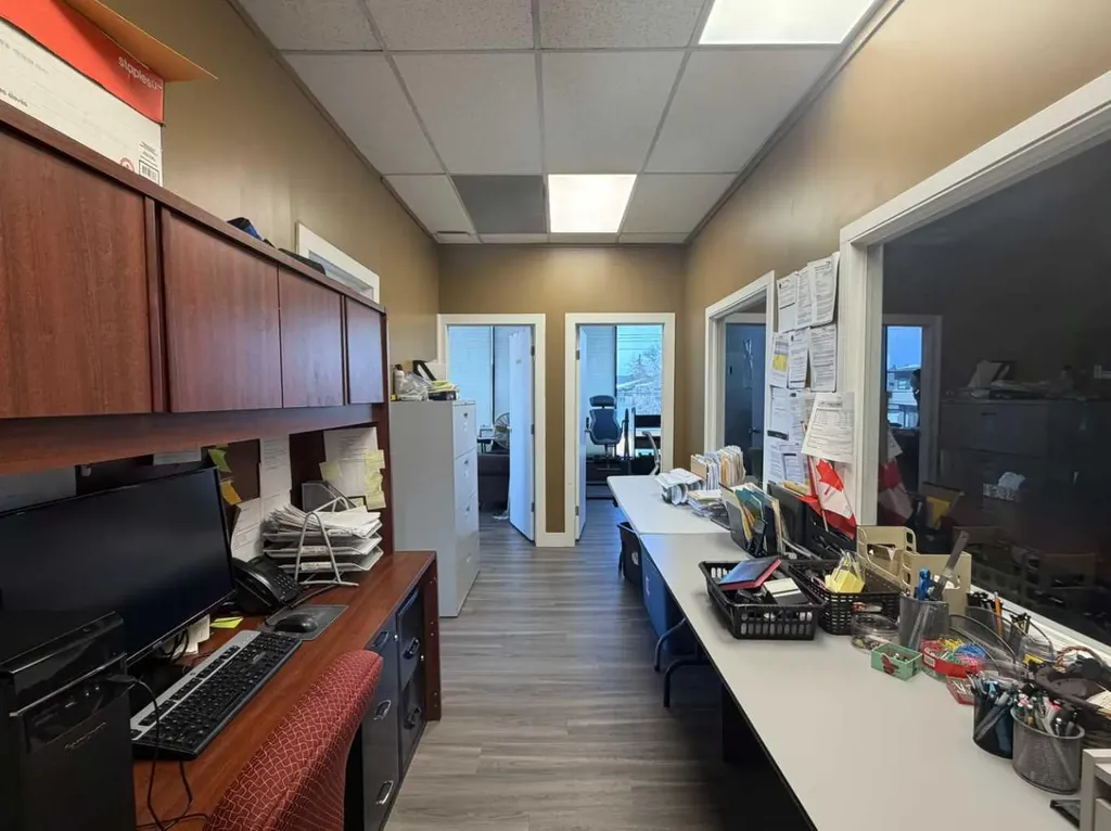 136 17 Avenue NE Calgary AB T2E 1L6