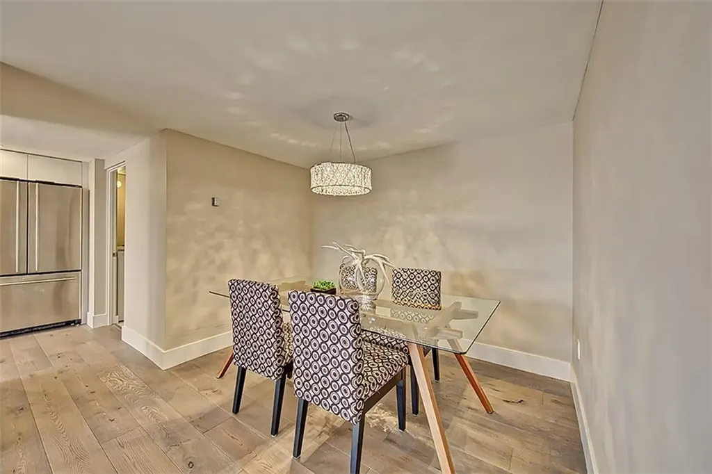 318 26 Avenue SW Calgary AB T2S 2T9