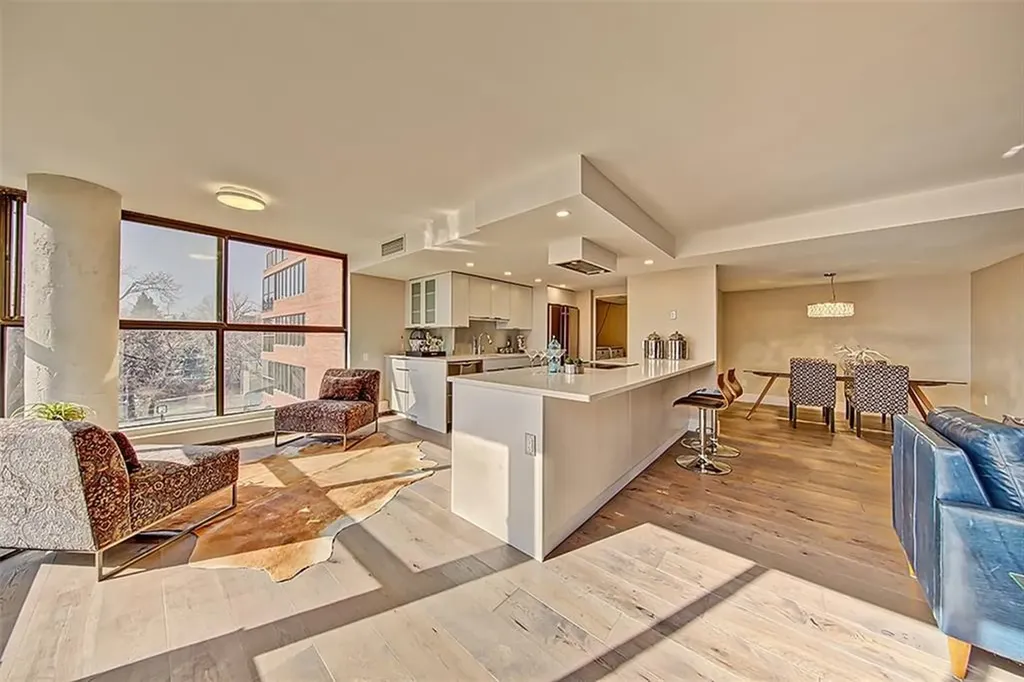 318 26 Avenue SW Calgary AB T2S 2T9