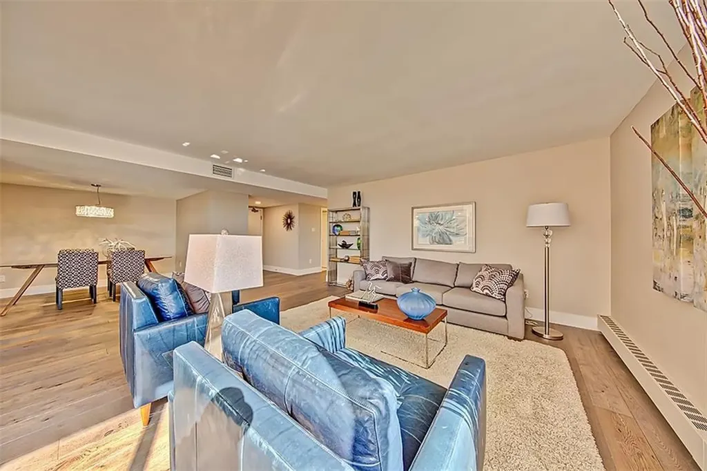 318 26 Avenue SW Calgary AB T2S 2T9