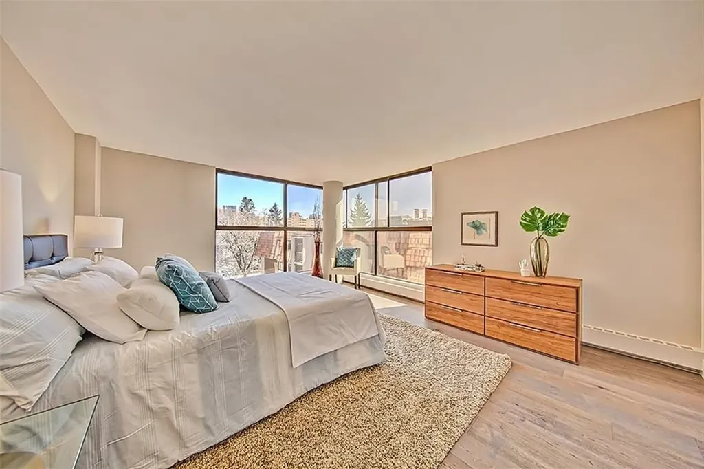 318 26 Avenue SW Calgary AB T2S 2T9