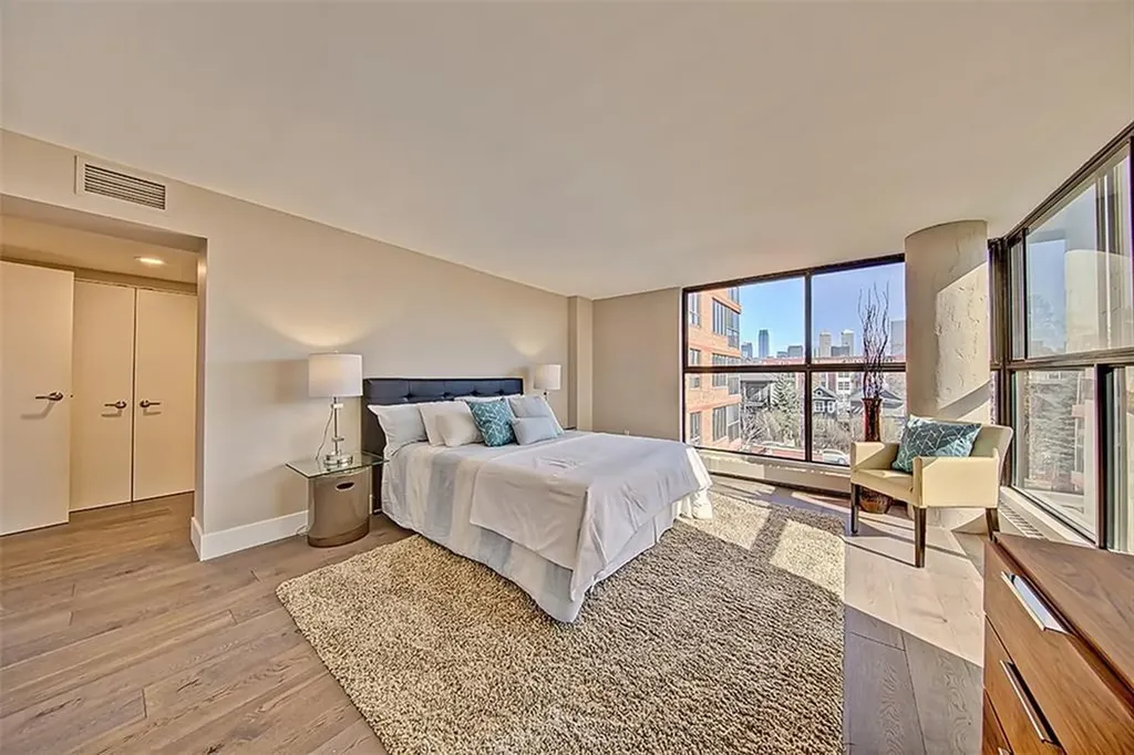 318 26 Avenue SW Calgary AB T2S 2T9