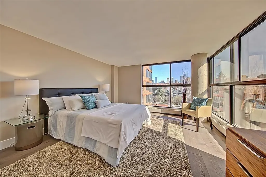 318 26 Avenue SW Calgary AB T2S 2T9