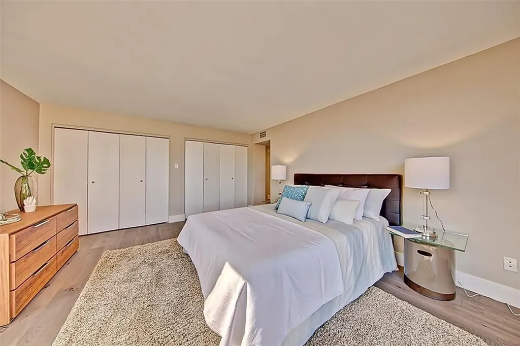 318 26 Avenue SW Calgary AB T2S 2T9