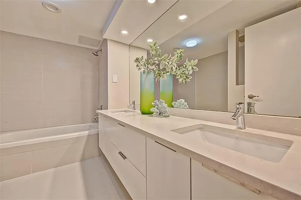 318 26 Avenue SW Calgary AB T2S 2T9