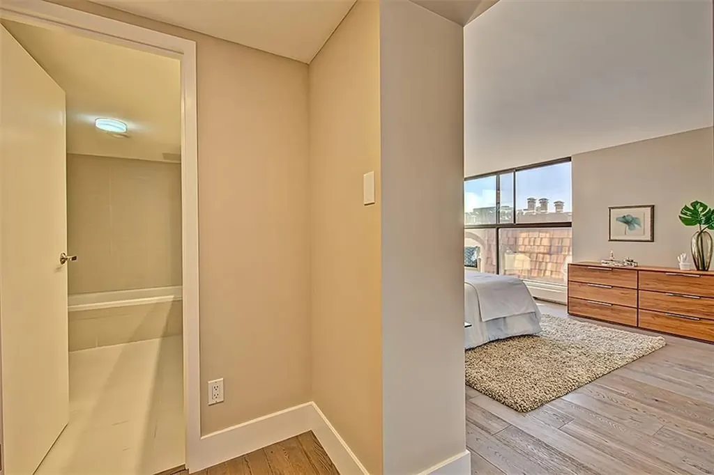 318 26 Avenue SW Calgary AB T2S 2T9