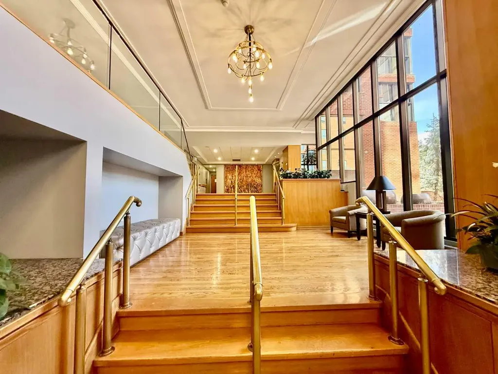 318 26 Avenue SW Calgary AB T2S 2T9