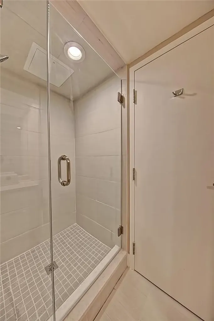 318 26 Avenue SW Calgary AB T2S 2T9