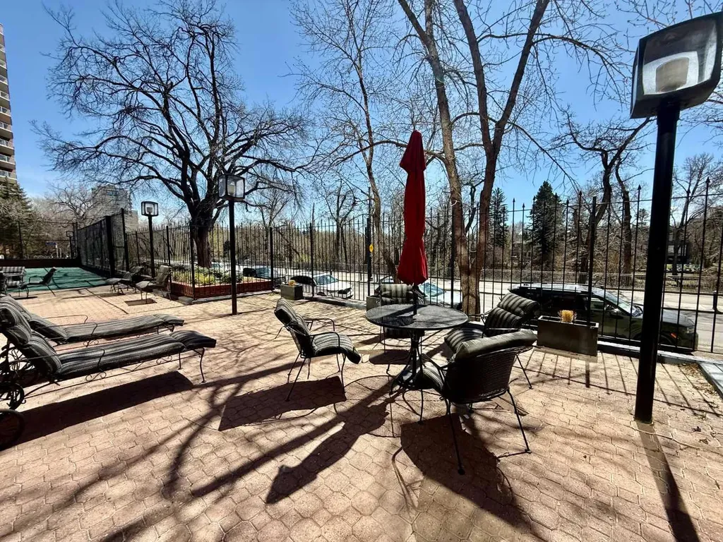 318 26 Avenue SW Calgary AB T2S 2T9