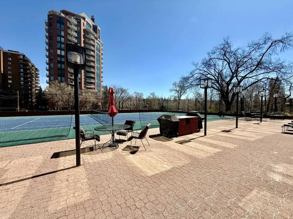 318 26 Avenue SW Calgary AB T2S 2T9