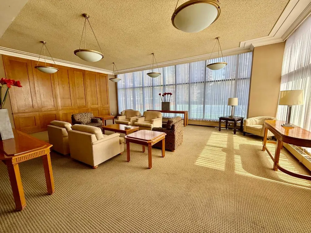 318 26 Avenue SW Calgary AB T2S 2T9