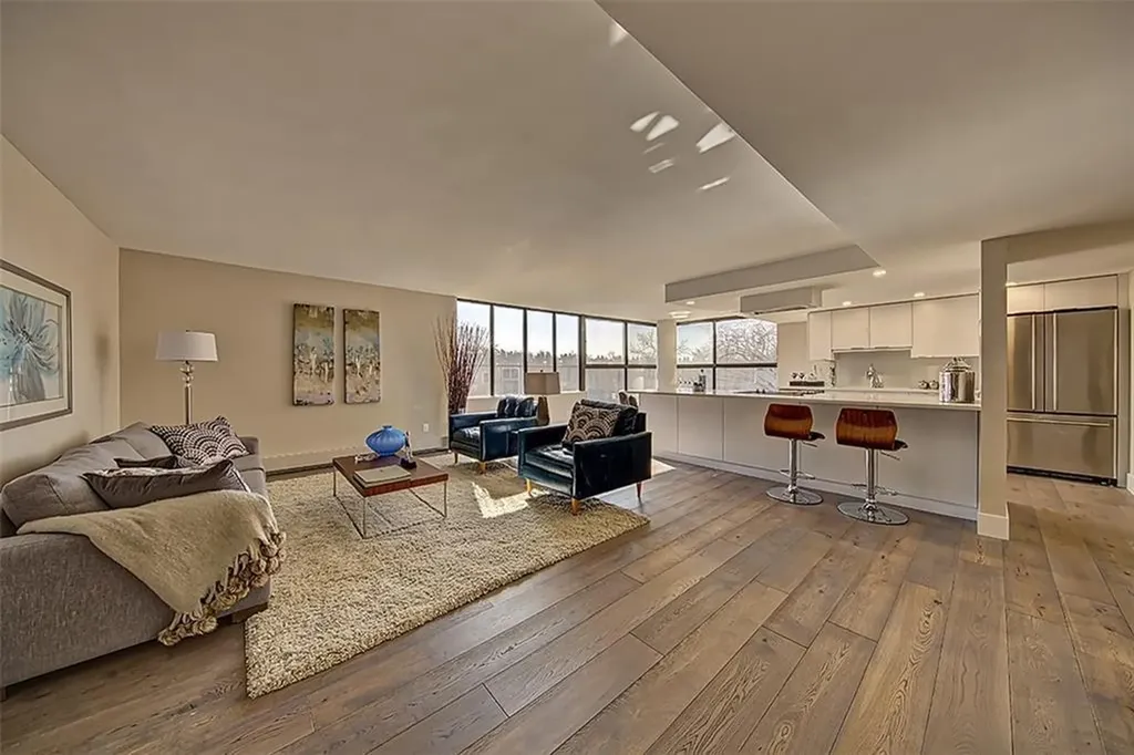 318 26 Avenue SW Calgary AB T2S 2T9