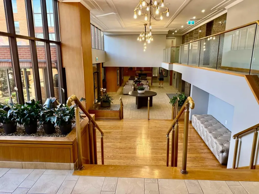 318 26 Avenue SW Calgary AB T2S 2T9