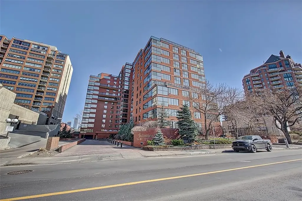 318 26 Avenue SW Calgary AB T2S 2T9