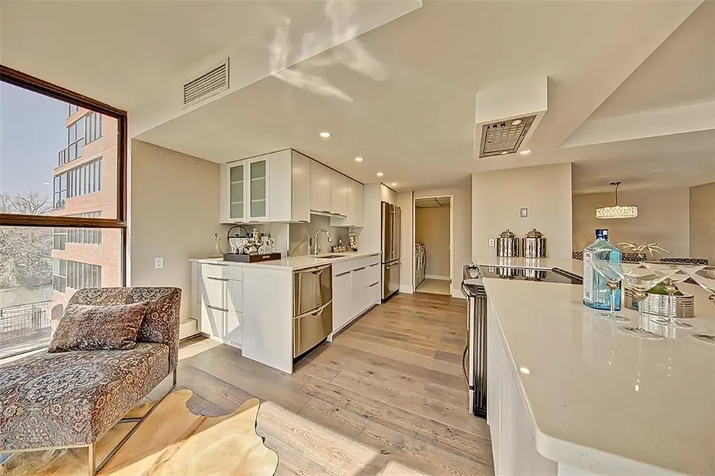 318 26 Avenue SW Calgary AB T2S 2T9