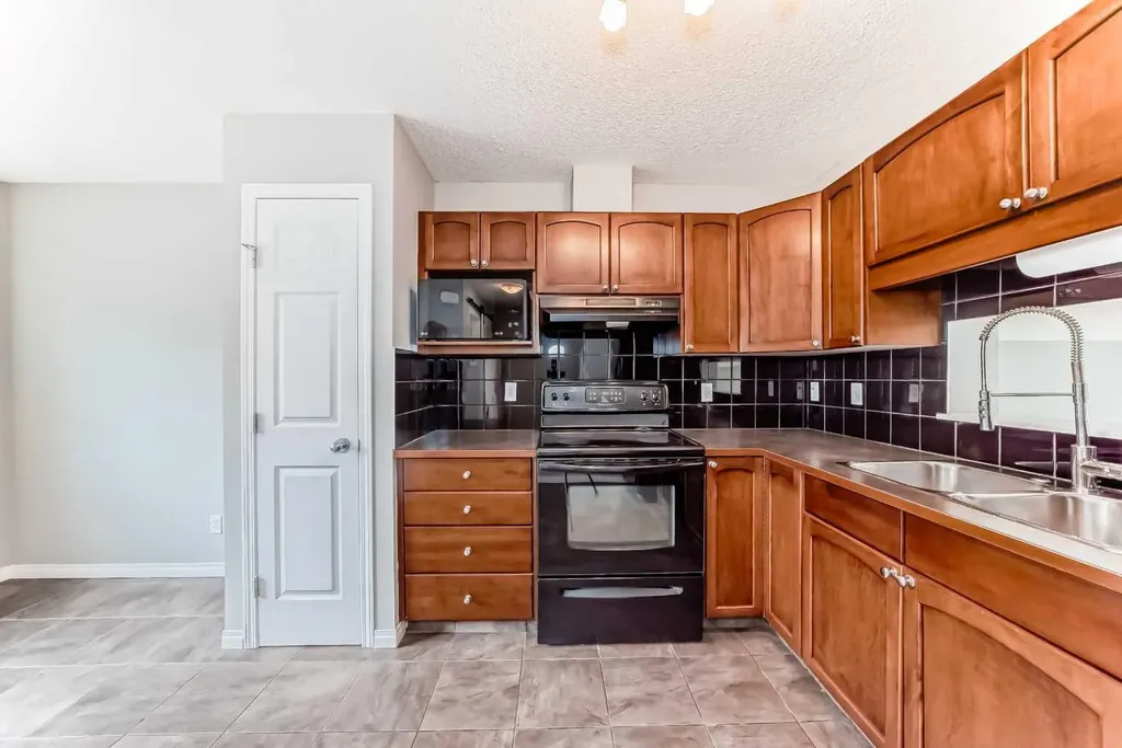 17 Copperfield Court SE Calgary AB T2Z 4Z3