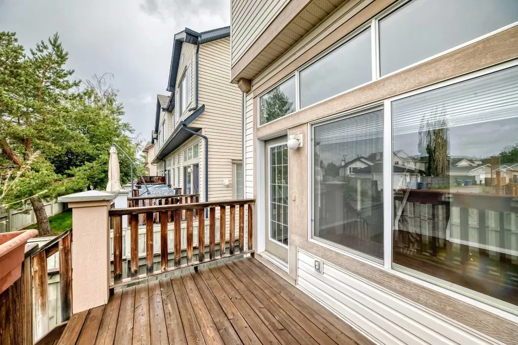 17 Copperfield Court SE Calgary AB T2Z 4Z3