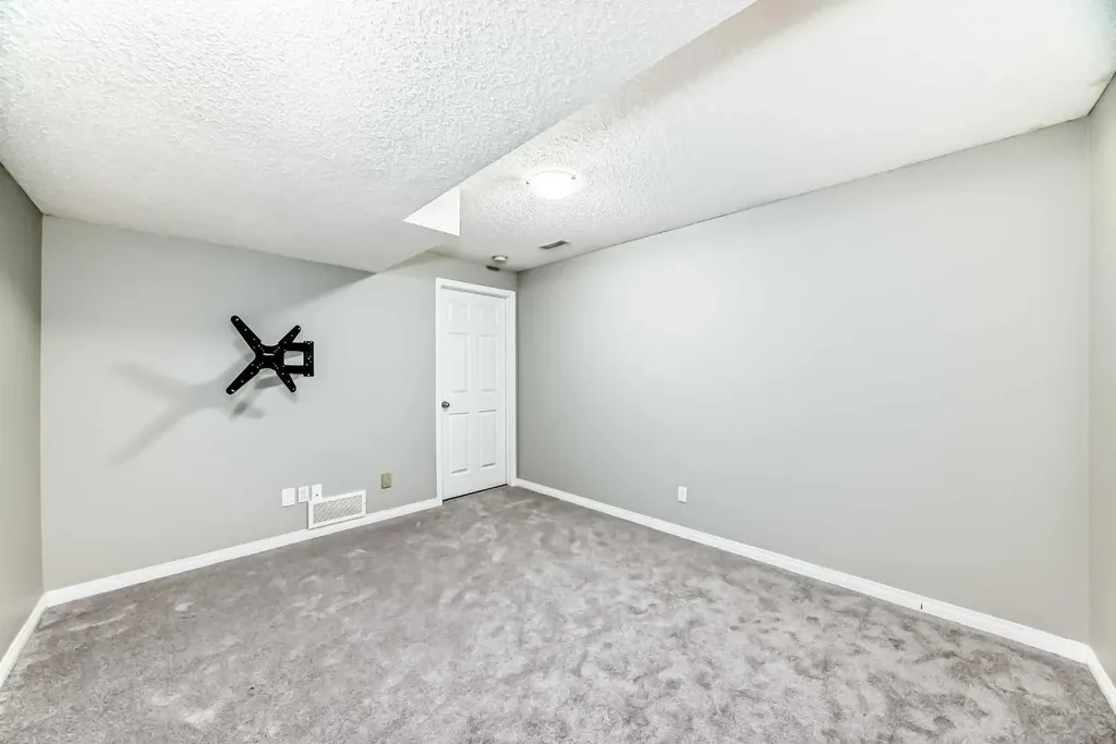 17 Copperfield Court SE Calgary AB T2Z 4Z3