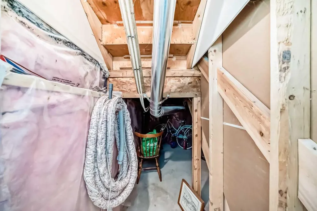 17 Copperfield Court SE Calgary AB T2Z 4Z3