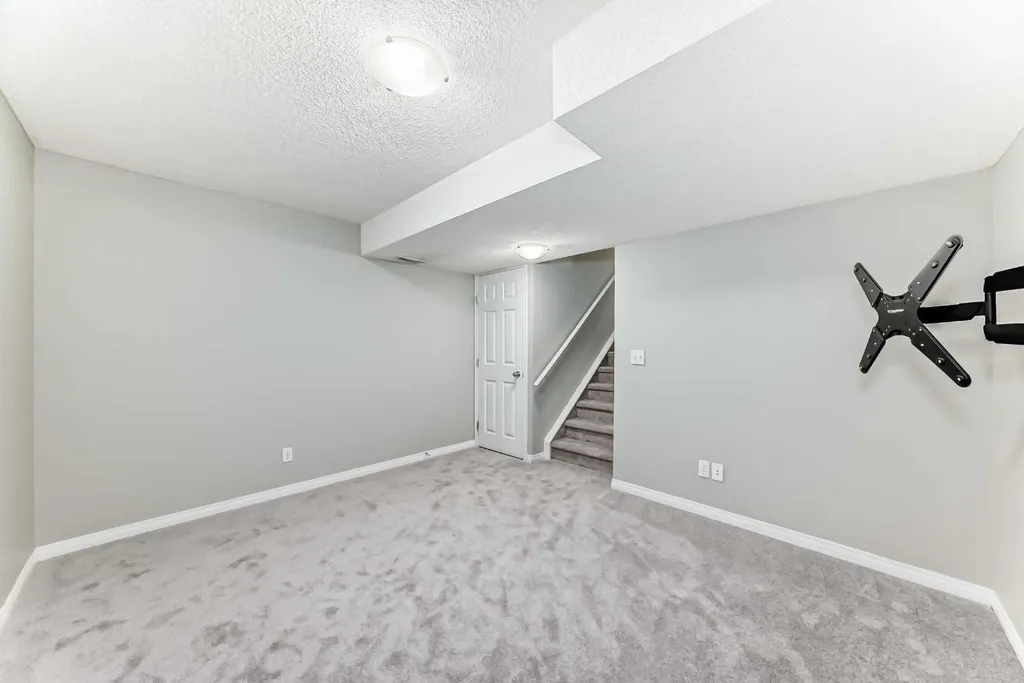 17 Copperfield Court SE Calgary AB T2Z 4Z3