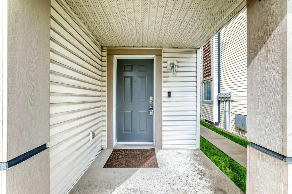17 Copperfield Court SE Calgary AB T2Z 4Z3