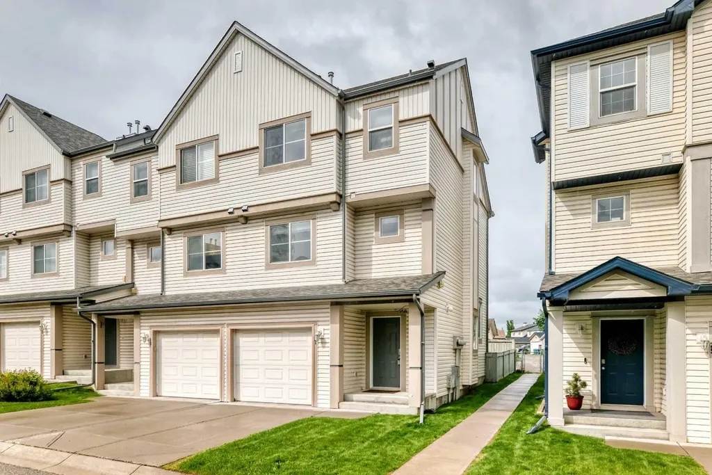 17 Copperfield Court SE Calgary AB T2Z 4Z3