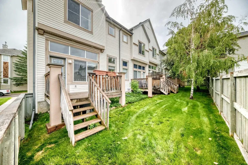 17 Copperfield Court SE Calgary AB T2Z 4Z3