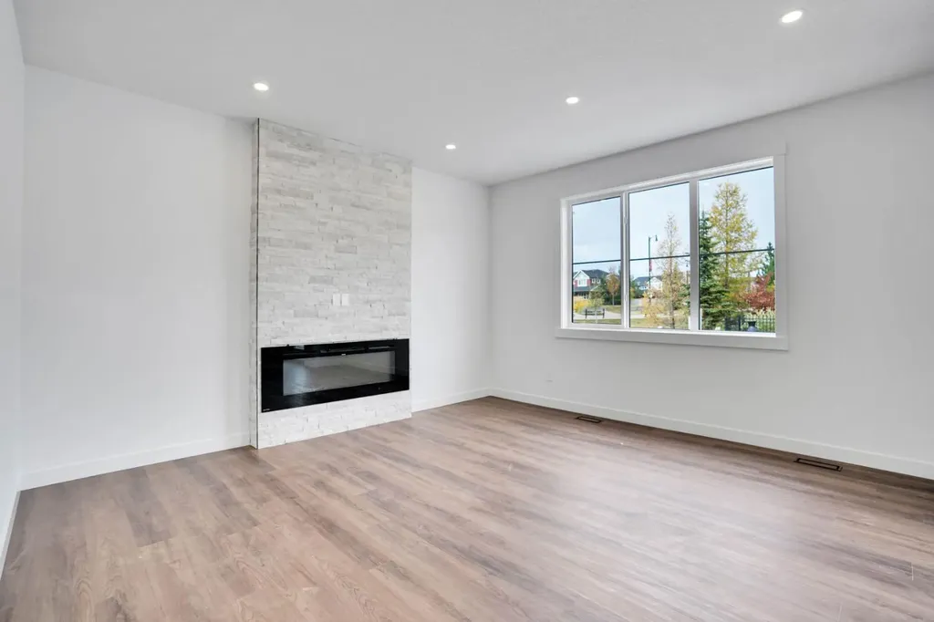 75 Sunvalley Way Cochrane AB T4C0X8