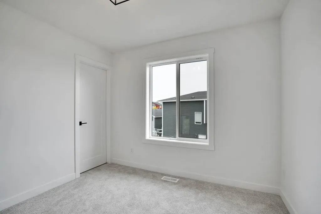 75 Sunvalley Way Cochrane AB T4C0X8
