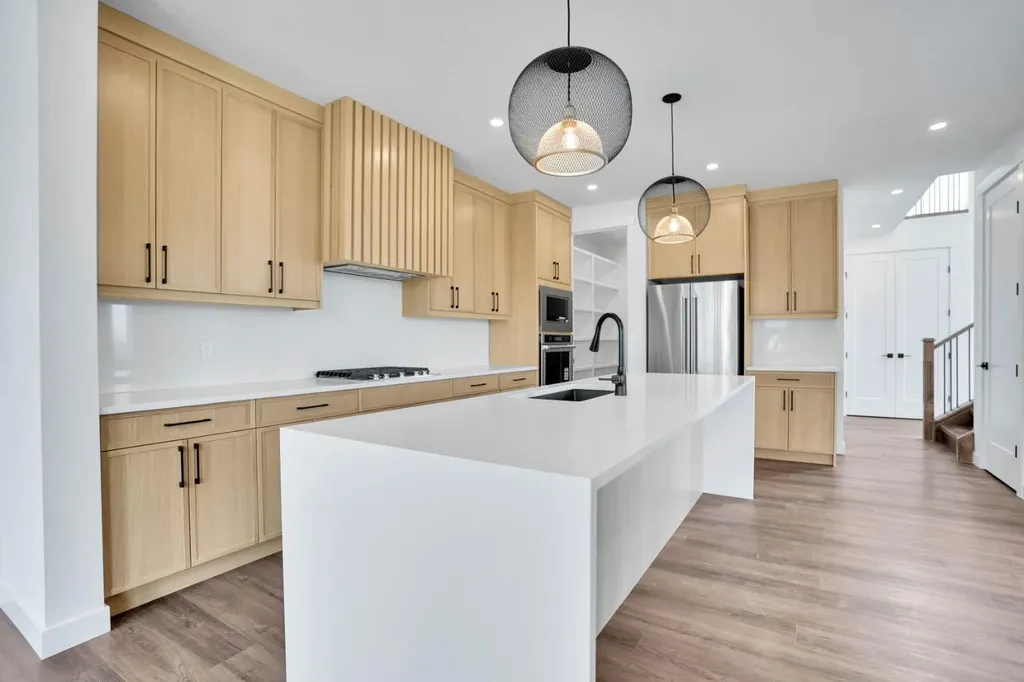 75 Sunvalley Way Cochrane AB T4C0X8