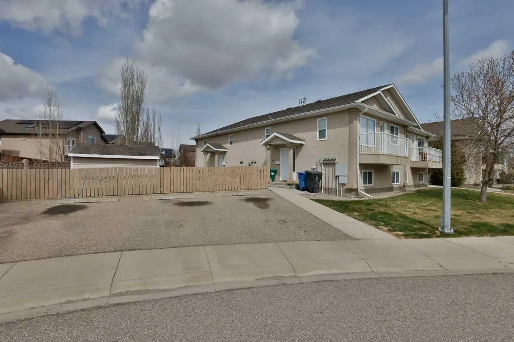 47 Highlands Place W Lethbridge AB T1J 4Y3