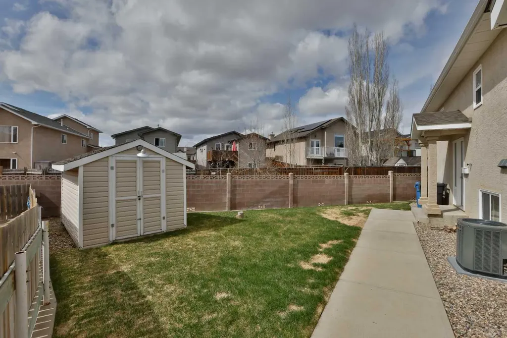 47 Highlands Place W Lethbridge AB T1J 4Y3