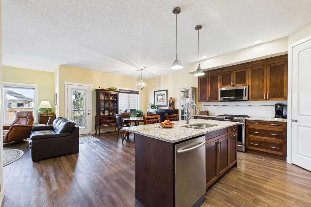 1910 High Park Circle NW High River AB T1V 0E7