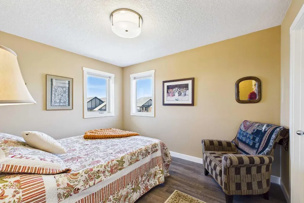 1910 High Park Circle NW High River AB T1V 0E7