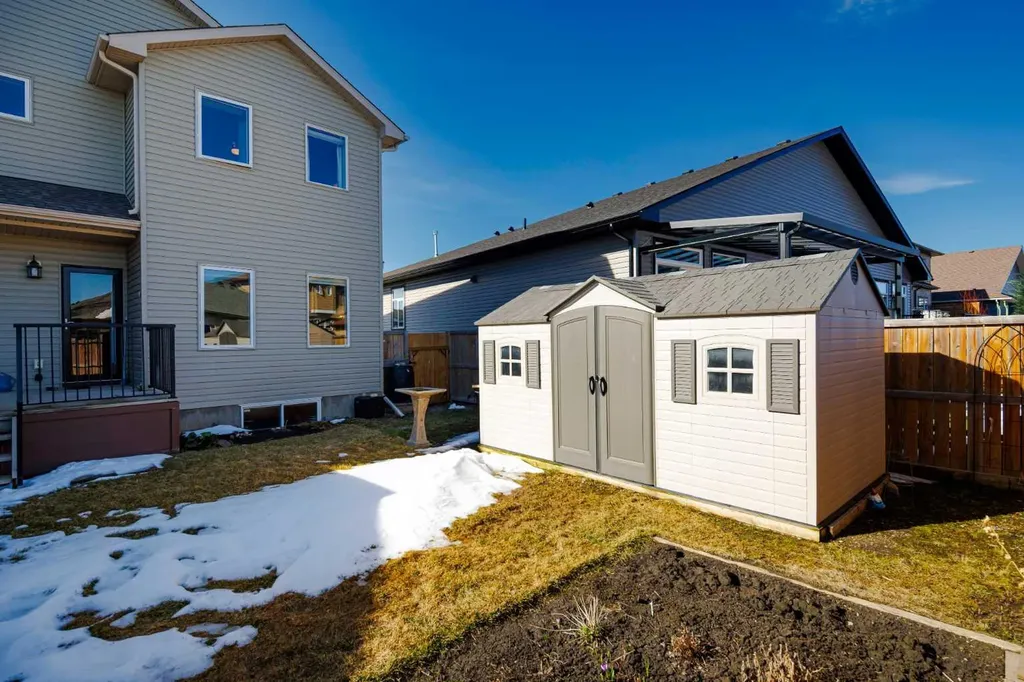 1910 High Park Circle NW High River AB T1V 0E7