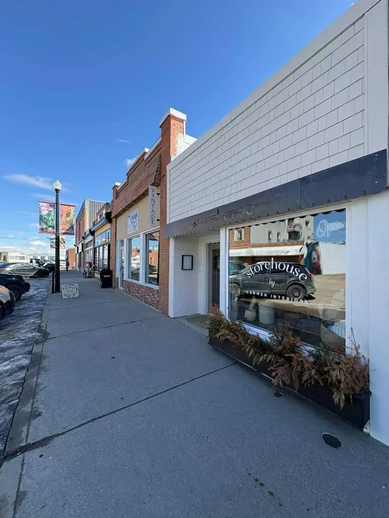 2021 19 Avenue Didsbury AB T0M 0W0
