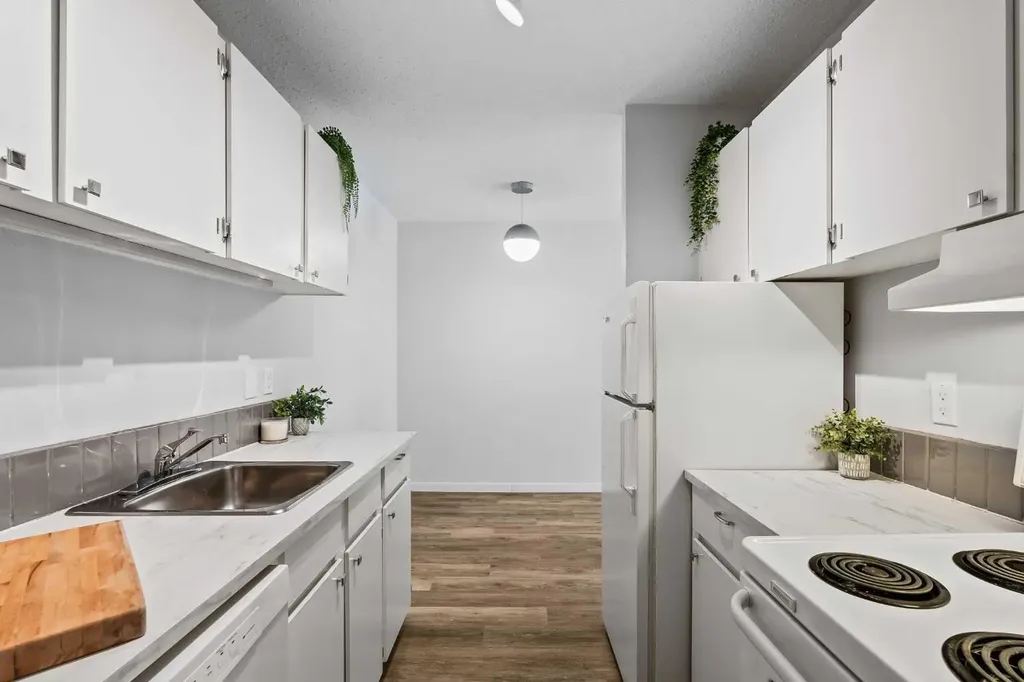 310 4 Avenue NE Calgary AB T2E 0J5