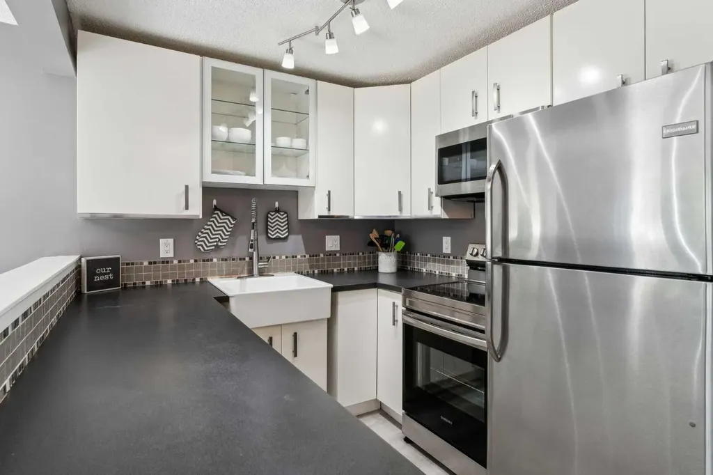 1336 154 Avenue SW Calgary AB T2Y 3E5