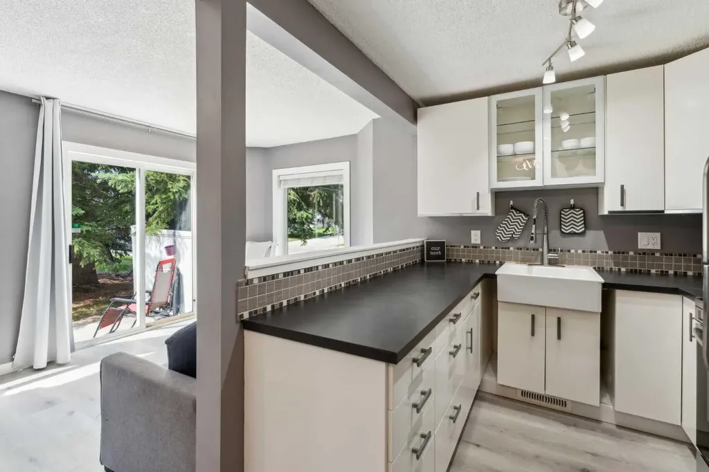 1336 154 Avenue SW Calgary AB T2Y 3E5
